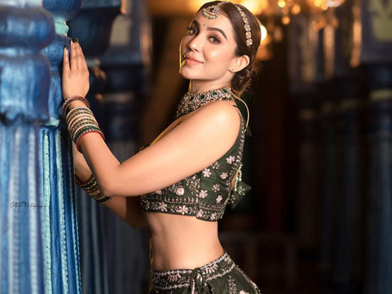 Sizzling Clicks Of Parvati Nair In Green Outfit